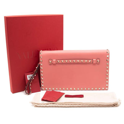 $1990 Valentino Clutch Rockstud Flap Pink Leather Wristlet