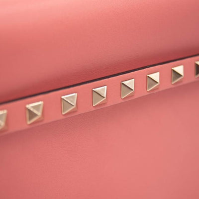 $1990 Valentino Clutch Rockstud Flap Pink Leather Wristlet