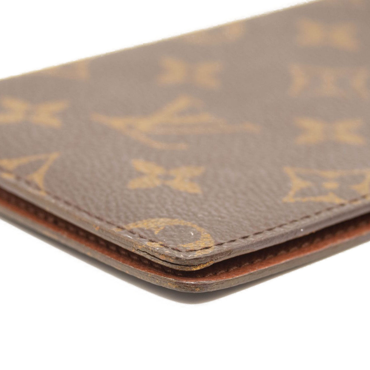 Cover carries LOUIS VUITTON Monogram Canvas clothes - VALOIS