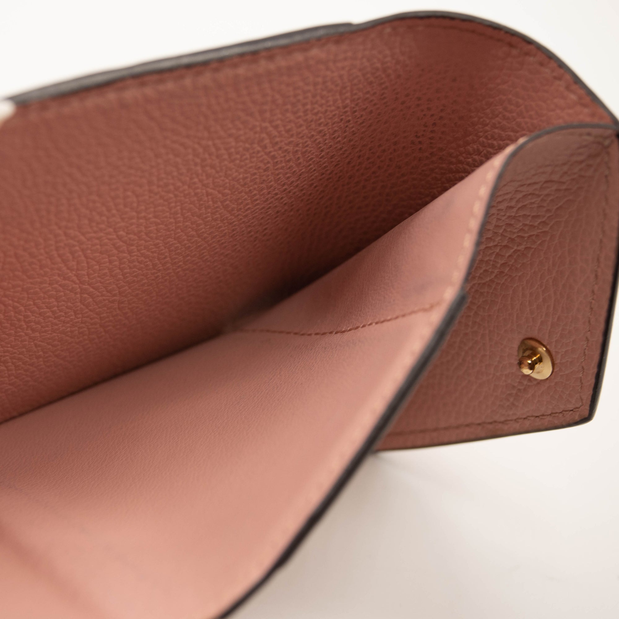 Review of the Louis Vuitton Zoe Wallet in Rose Poudre Empreinte Leather 