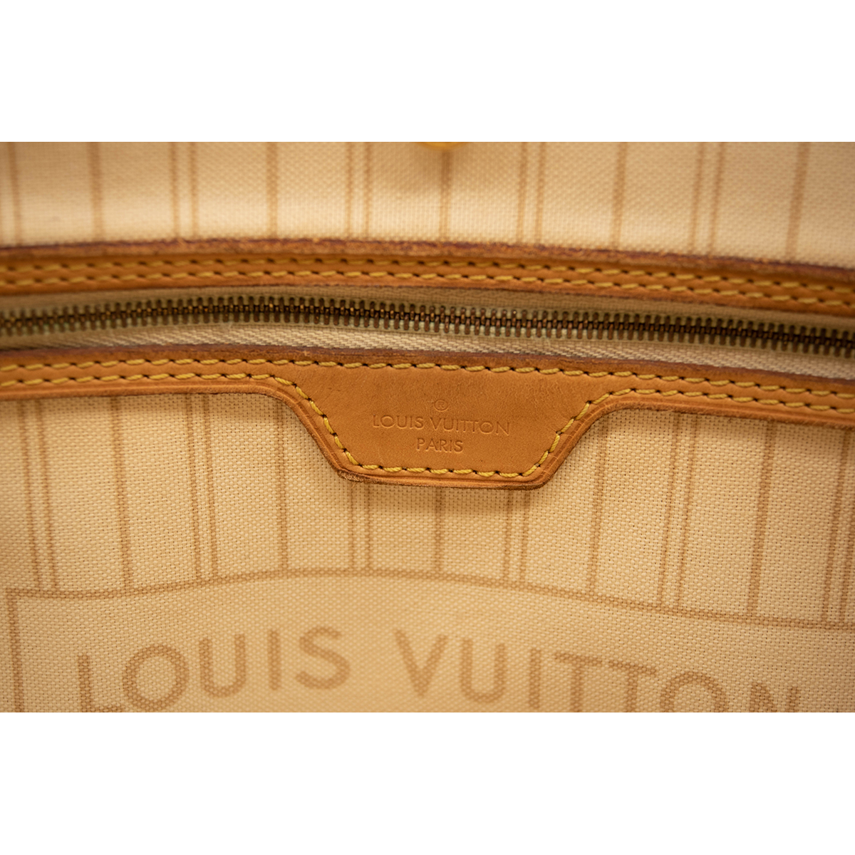 Sold at Auction: Louis Vuitton, LOUIS VUITTON, NEVERFULL DAMIER AZUR CANVAS  MM BAG, CREAM WHITE AND BLUE CHECKERED RUBBERIZED COTTON