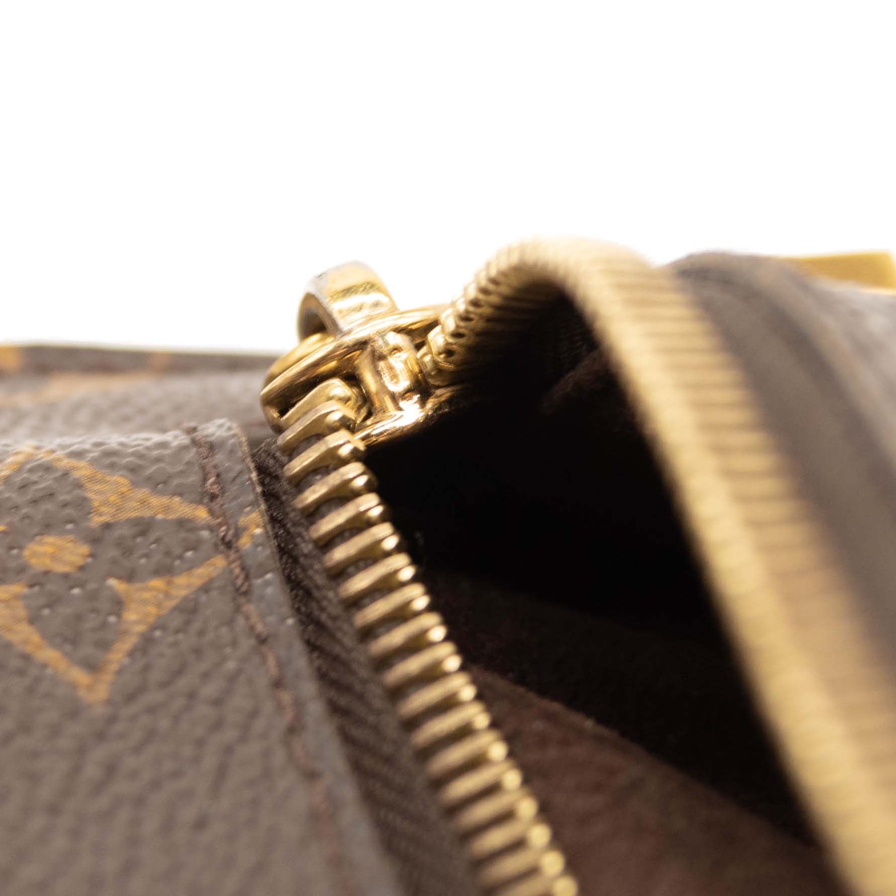 LOUIS VUITTON Reverse Monogram Dauphine MM - MyDesignerly