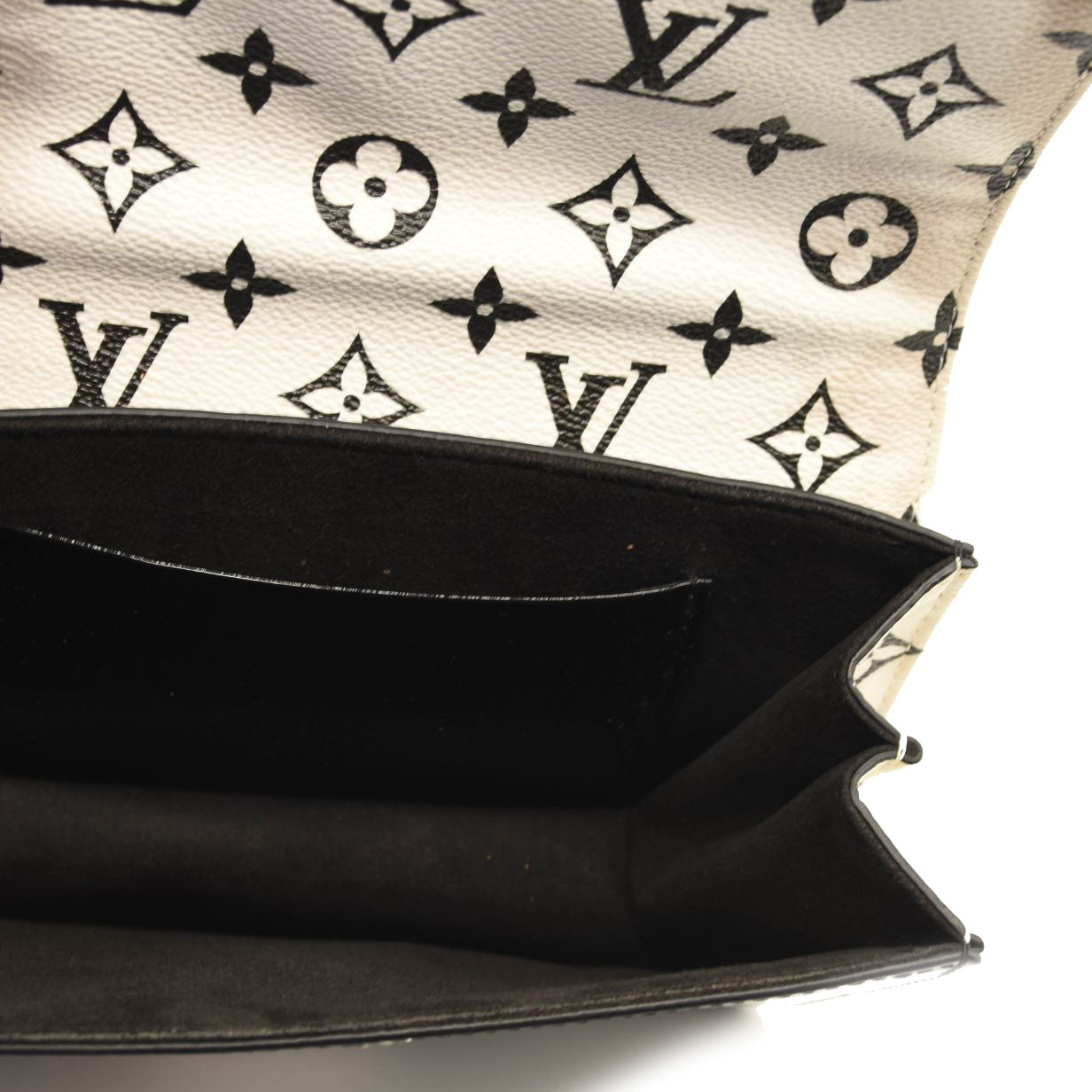Louis Vuitton Vernis Monogram Wynwood - Black Shoulder Bags
