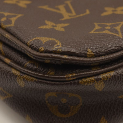 LOUIS VUITTON Monogram Pochette Metis AR4107