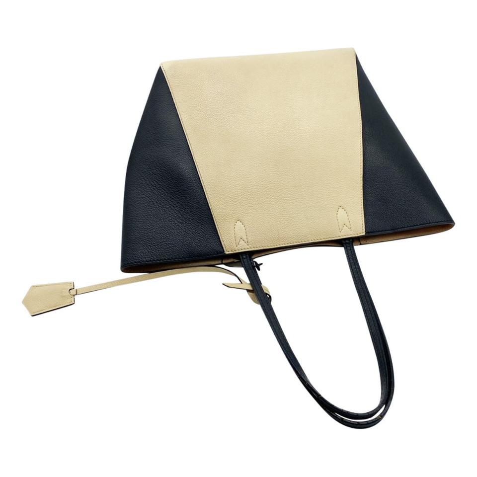 Lockme leather handbag Louis Vuitton Beige in Leather - 35529220